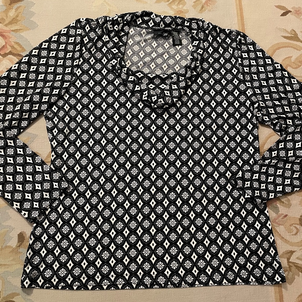 XL black and white pattern cowl neck top